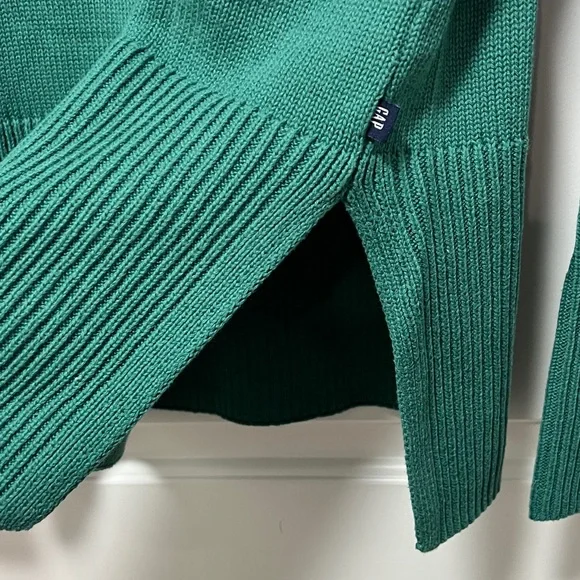 GAP Women's Green Crewneck Sweater - Picture 3 of 6
